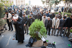 تجمع همزمان انصار حزب‌الله، سینماگران مقابل وزارت ارشاد